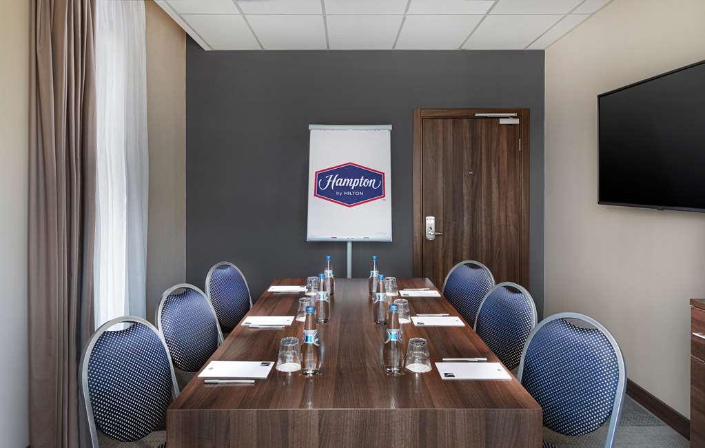 Hampton By Hilton Minsk City Centre Ανέσεις φωτογραφία